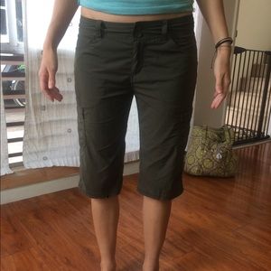 Patagonia women's olive green shorts EUC
